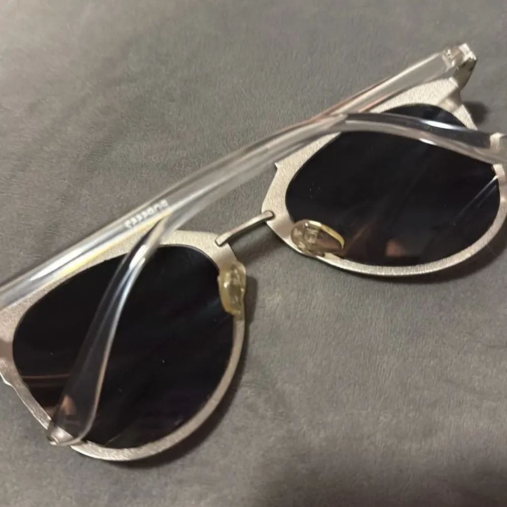 Stylish Metallic Sunglasses EXCELLENT CONDITION Dark Frames Womens Glasses